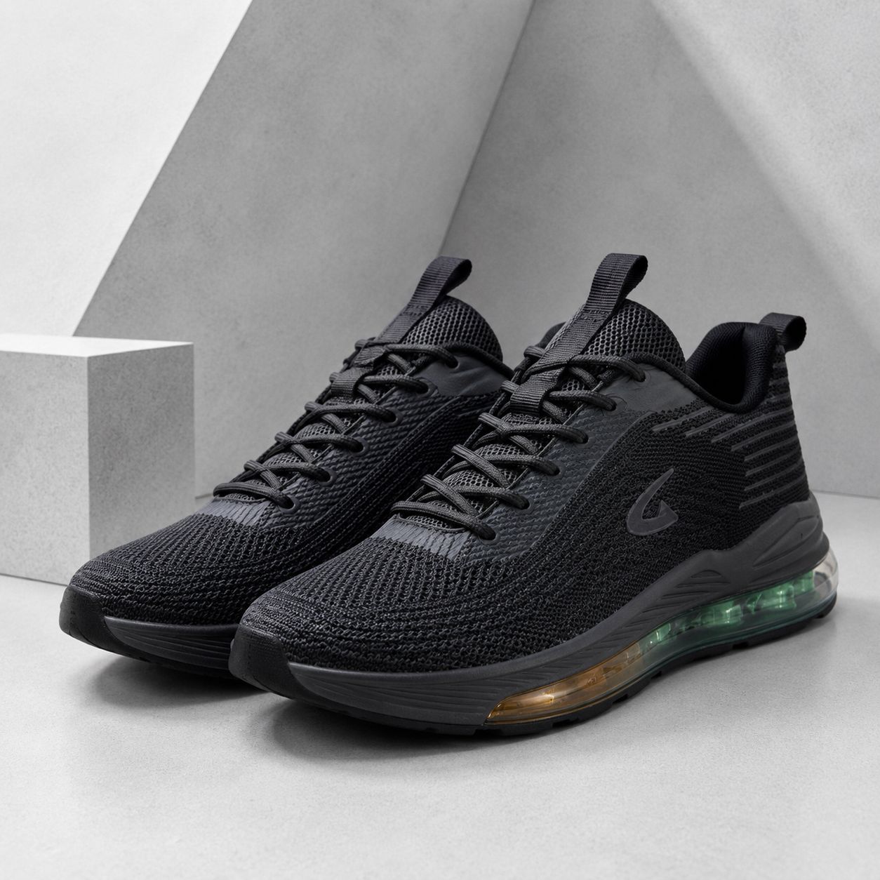 Men’s Air-Cushioned Athletic Sneakers – Black