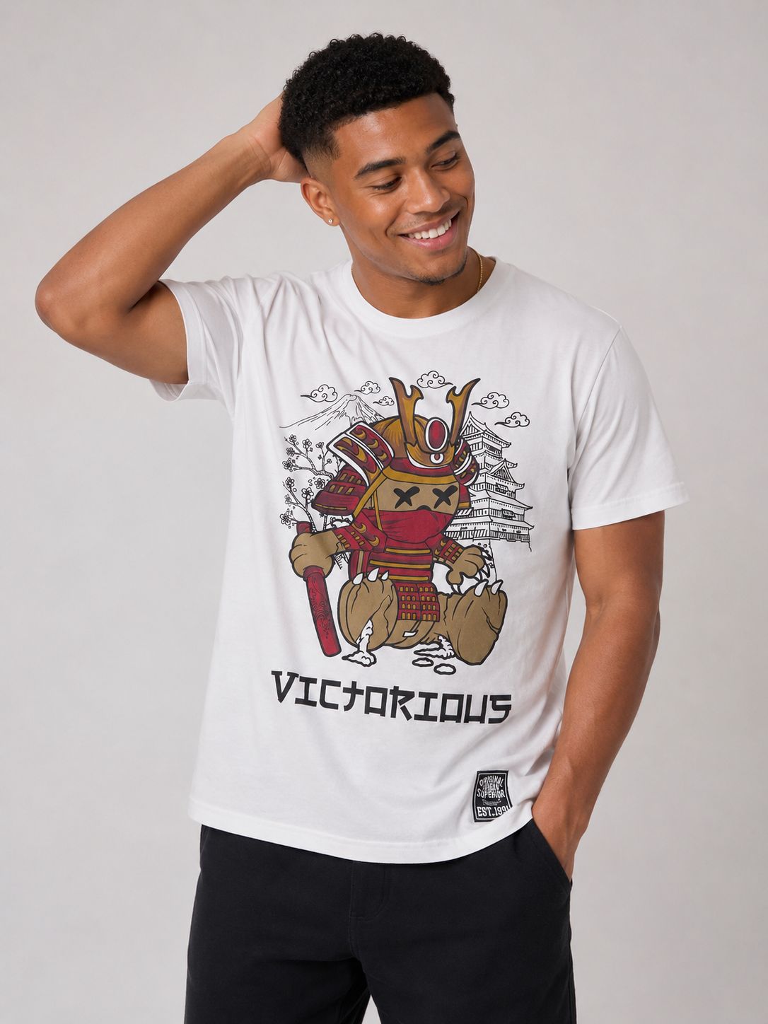 Victorious Men’s Samurai Bear Graphic T-Shirt – White