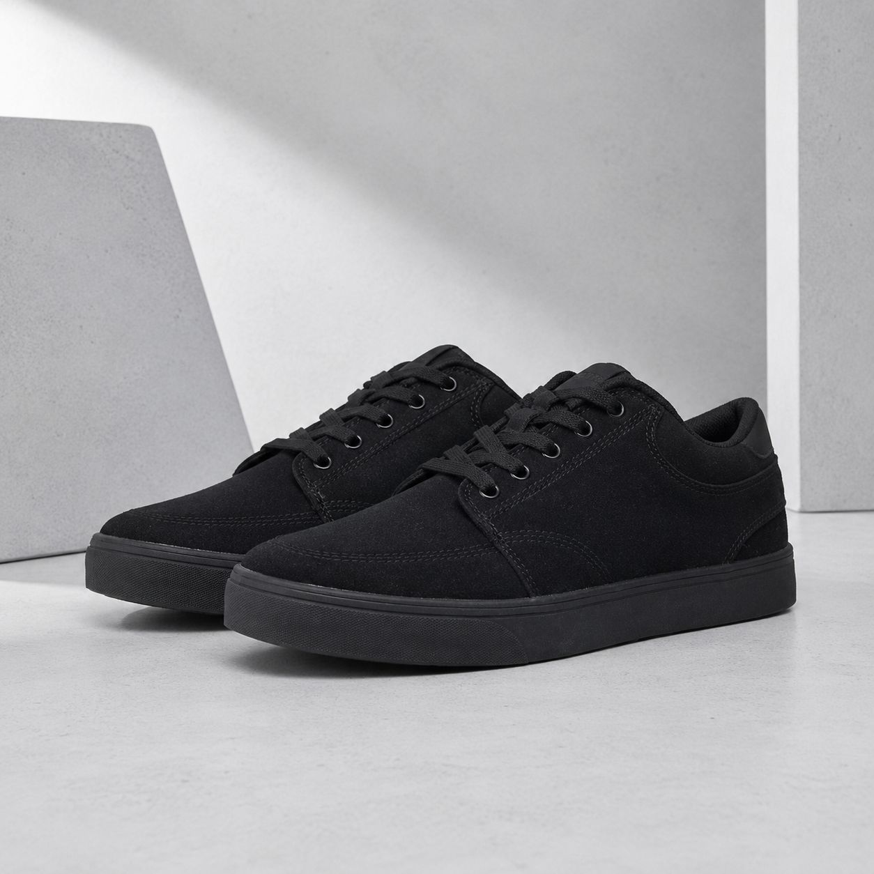 Men’s Low-Top Casual Sneakers – Black/Size 10